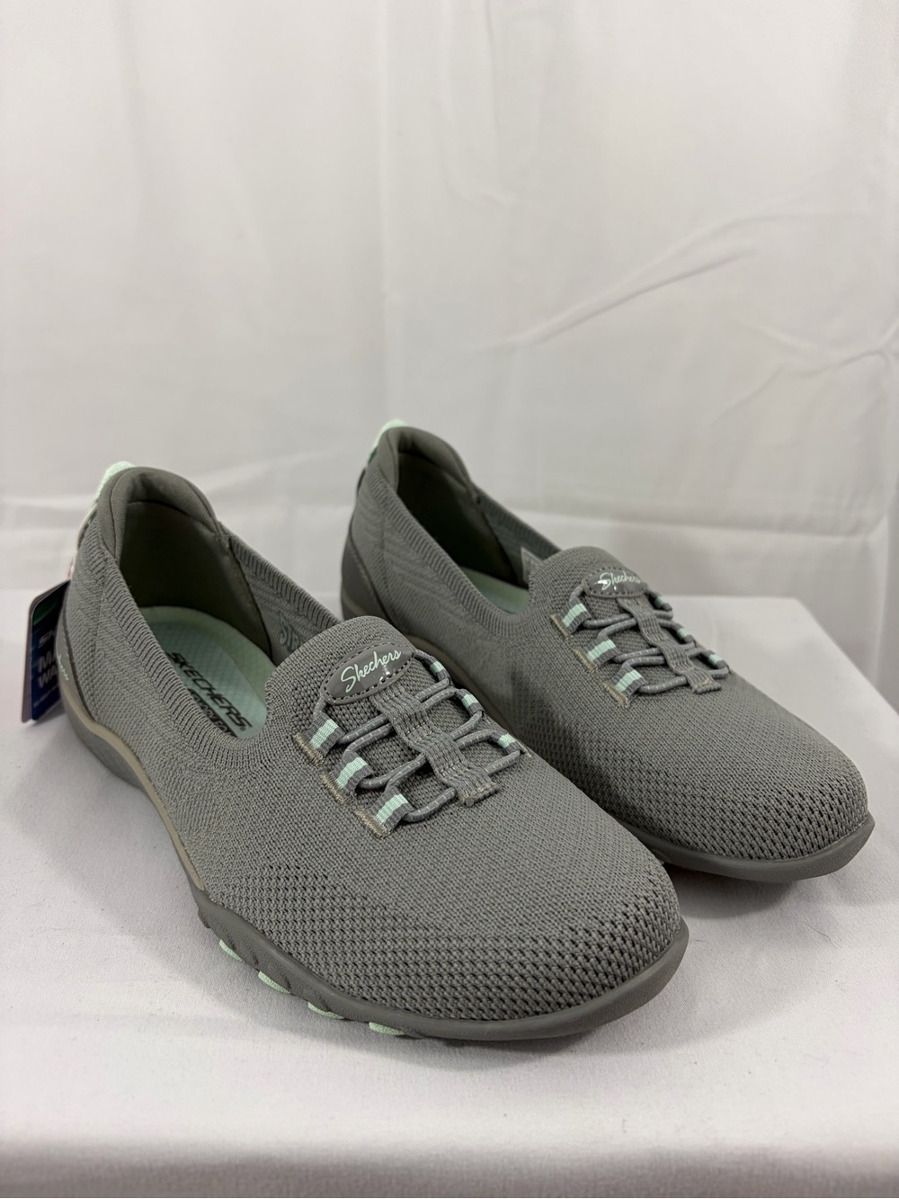 NWT Skechers Women's Size 5 Gray Blue Stretchy Slip-On Knit Walking Shoes